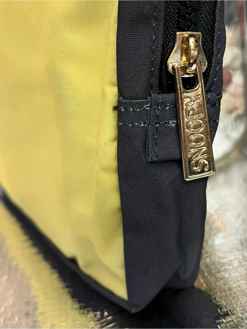 Peanuts compact pouch